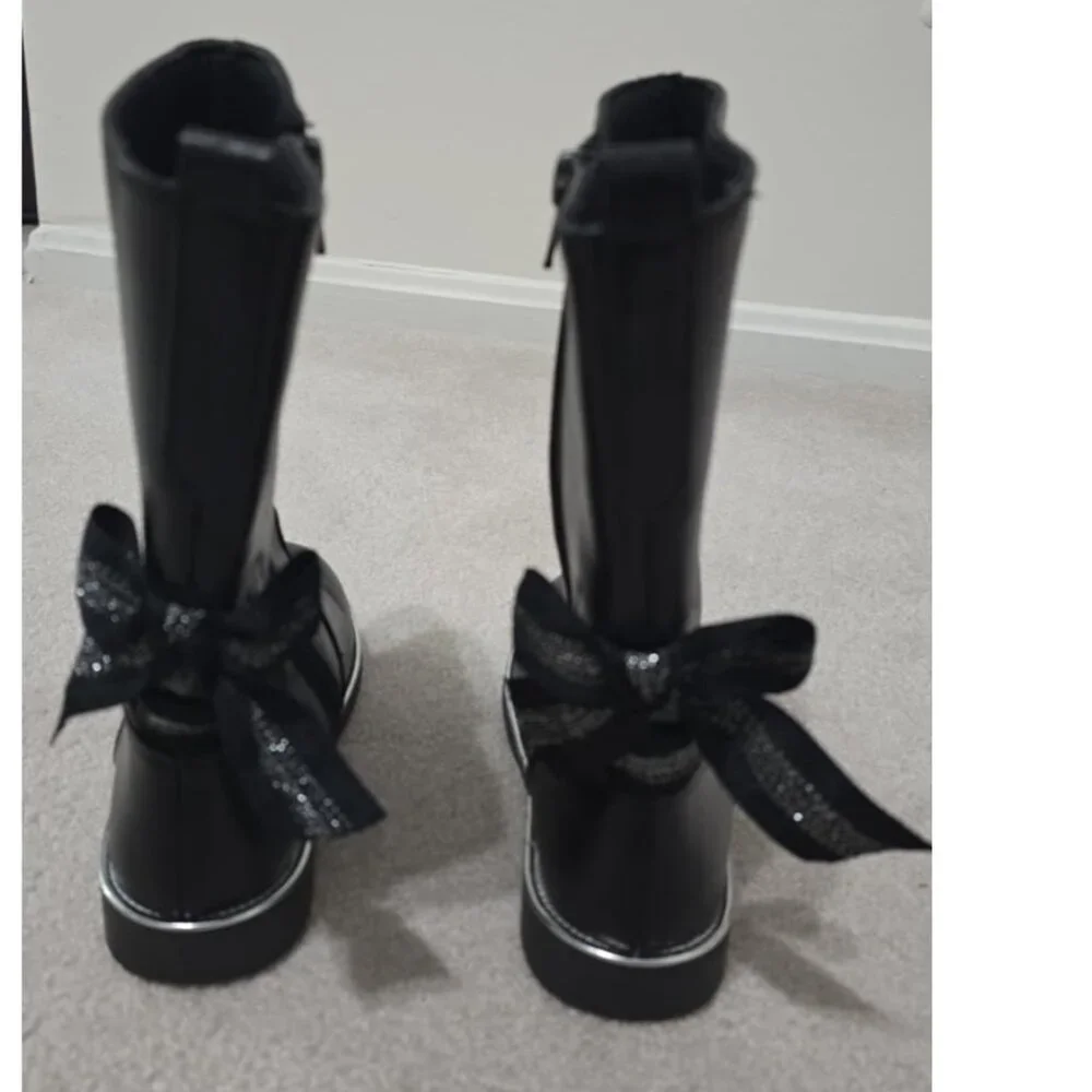 ✨ Olive & Edie “Tasha” Girls’ Boots – Black Bow Detail – Excellent Condition ✨‎
